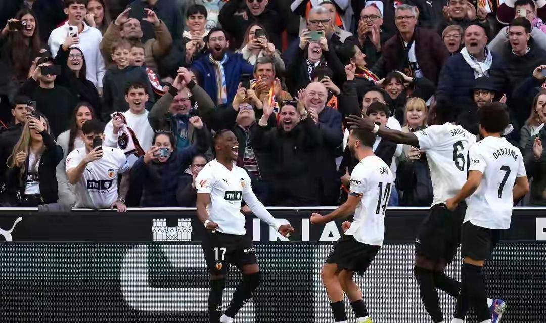 九游体育入口-风云突变塞维利亚赛前官宣签约冲刺阶段毕尔巴鄂竞技备战国王杯，曼联赛后再遭质疑瞬间刷屏