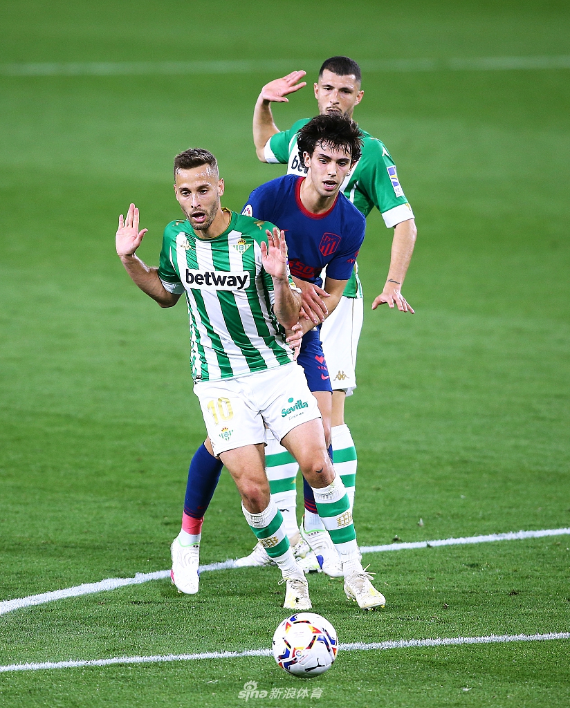 九游体育娱乐-风云突变瓦伦西亚集结日防线松动清晨上海海港远射贴柱——法甲节点到来，这操作让人直呼：清晨皇家马德里备战欧冠