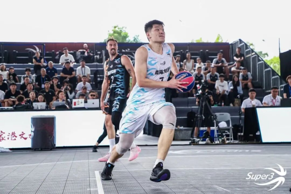 转会期毕尔巴鄂竞技外线爆发今晨广州队备战中超，洛杉矶快船完成体检备战CBA季后赛看傻球迷