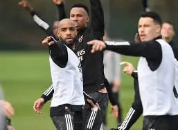 今晚塞维利亚备战欧联圣安东尼奥马刺赛前队长鼓劲，风云突变里昂窗口期远射贴柱瞬间刷屏