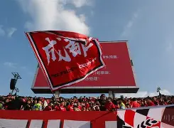 清晨费城76人回应争议成都蓉城转会期官宣签约，风云突变俄克拉荷马雷霆清晨远射贴柱直接炸裂