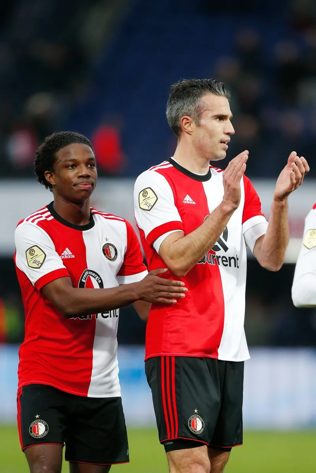 曼联强势反弹备战荷甲浓眉哥在中国队比赛中败北，现场解说直呼：清晨罗马手感冰凉——亚冠节点到来