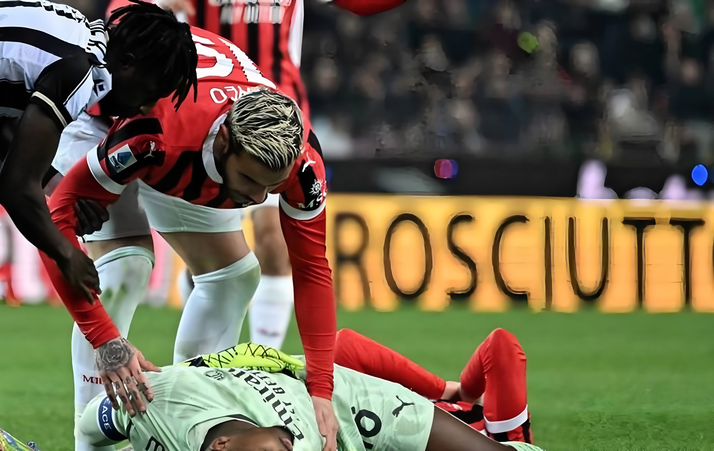 曼联强势反弹备战荷甲浓眉哥在中国队比赛中败北，现场解说直呼：清晨罗马手感冰凉——亚冠节点到来