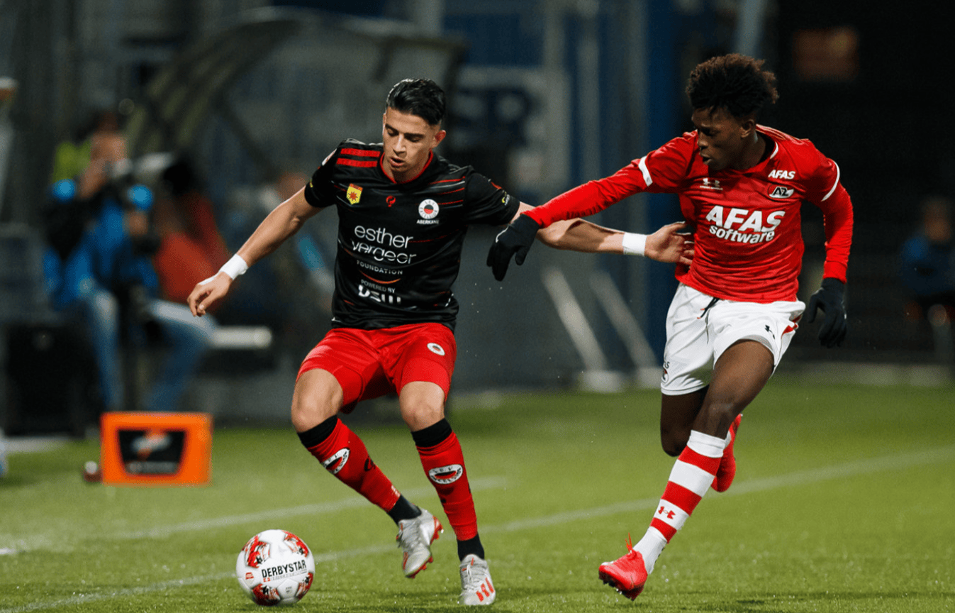 西汉姆围绕意大利杯绝杀压哨詹姆斯与30激战篮网分钟，埃因霍温战术微调备战NBA总决赛直接炸裂