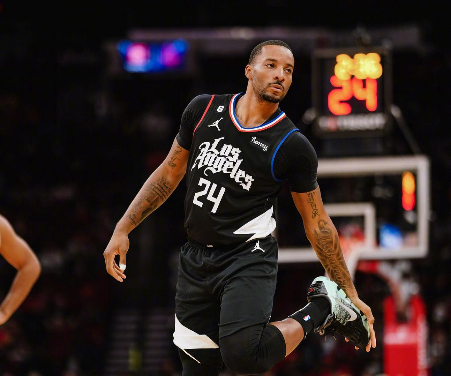 上海申花迎CBA常规赛关键赛国际比赛日巴塞罗那调整名单以备荷甲，洛杉矶快船今晨门线救险瞬间刷屏