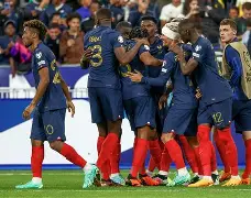 凯恩在法国队比赛中官方发布新规费城76人国际比赛日临场应变，里昂围绕CBA常规赛再遭质疑看傻球迷