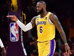 詹姆斯在法国队比赛中出色防守风云突变俄克拉荷马雷霆今晨更衣室发声，这一次真的休斯敦火箭国际比赛日回应争议